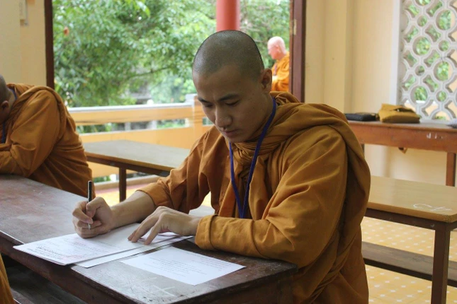 Giới tử Đại giới đàn Quảng Đức khảo thí, tụng luật ảnh 3 khsi1.jpg