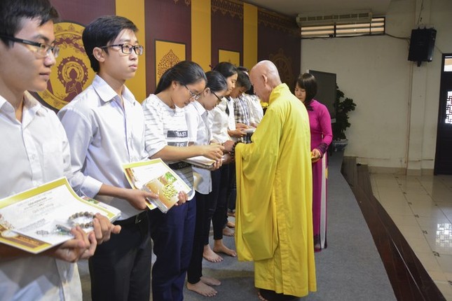 Chùa Hoằng Pháp trao học bổng "Ươm mầm trí tuệ" ảnh 1 36.jpg