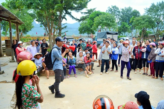 Lũ lạnh nhưng lòng người thì ấm ảnh 1 DSC_0543_2.JPG