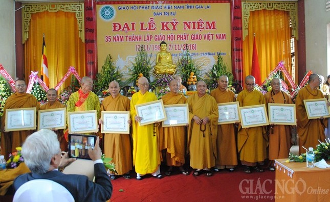 Gia Lai trang nghiêm kỷ niệm 35 năm thành lập Giáo hội ảnh 9 H10.jpg