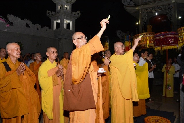 Chu Ton Duc Tang niem huong cho Ton Tuong Quan Am.JPG