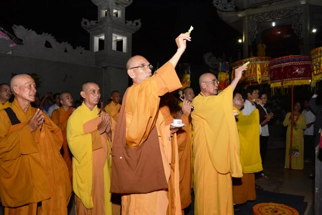 Chu Ton Duc Tang niem huong cho Ton Tuong Quan Am.JPG