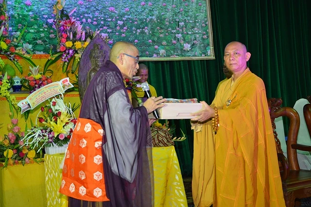 Phật tử Nhật tặng tượng tới chùa Quan Thế Âm ảnh 1 anh 10.JPG