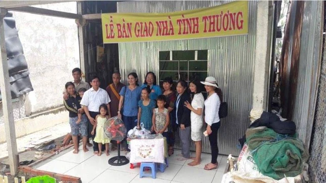 Trao qua va nha tinh thuong tai xa TCS.jpg
