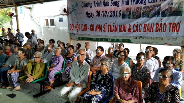 Chùa Hoằng Pháp, Hội I Can tặng quà ảnh 2 unnamed.jpg