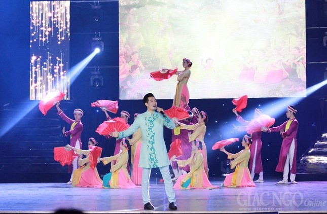 Chùm ảnh: Đêm văn nghệ “Phật giáo và dân tộc” ảnh 5 5vn.jpg