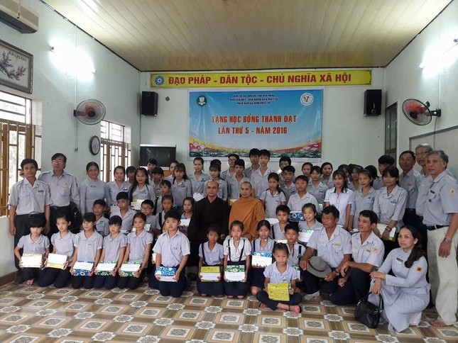 Phật học Vườn Tâm trao 70 suất học bổng ảnh 1 a vuontam.jpg