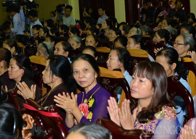 Chùm ảnh: Sắc màu ngày hoan hỷ ảnh 15 1 bt pv03.jpg