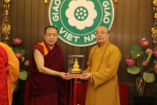 Hiệp hội Phật giáo Trung Quốc thăm GHPGVN ảnh 2 dhgl00007_5_jpg.jpg