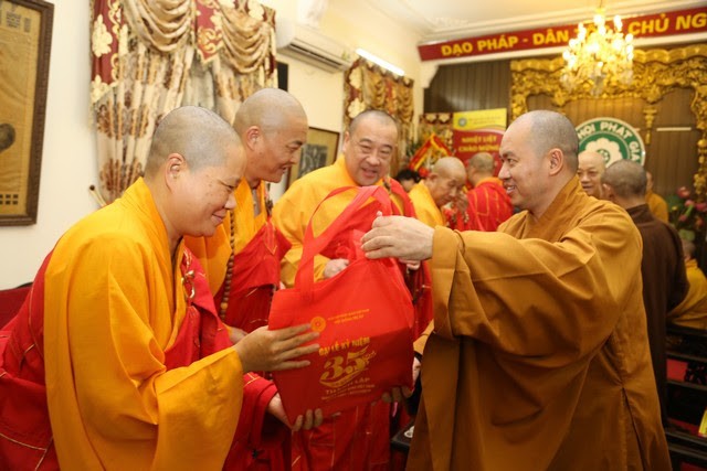 Hiệp hội Phật giáo Trung Quốc thăm GHPGVN ảnh 5 dhgl00011_4_jpg.jpg