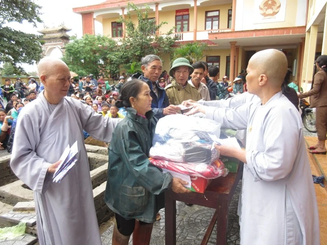 PG Huế tặng hơn 1.000 phần quà tại Quảng Bình ảnh 1 IMG_2036.JPG