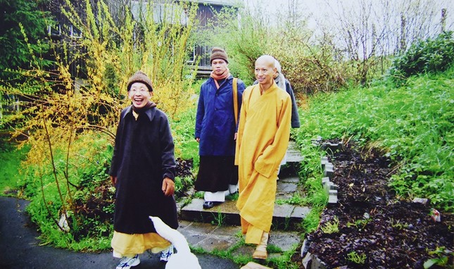 Chùa Tường Vân sương lạnh phủ tháp mờ... ảnh 4 1 thay trichon 4.jpg