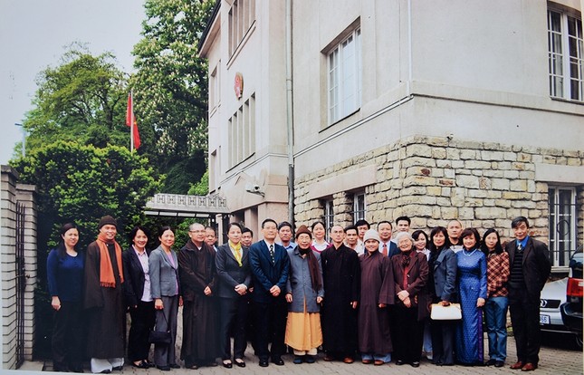 Chùa Tường Vân sương lạnh phủ tháp mờ... ảnh 6 1 thay trichon 6.jpg