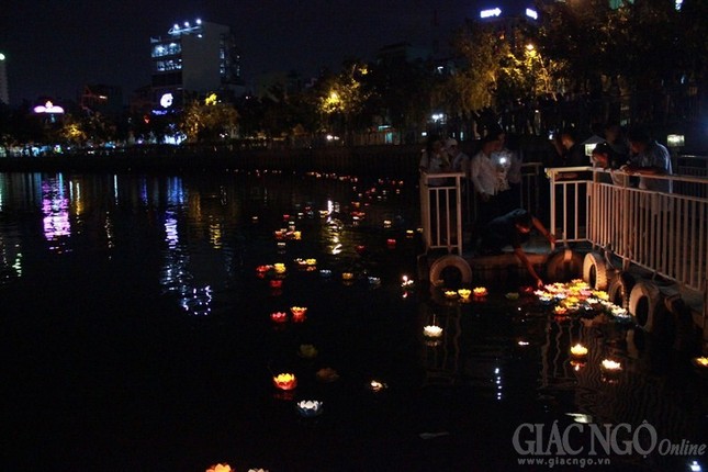 TP.HCM: Lễ hội Ok-om-bok tại chùa Chantarangsay ảnh 10 12ct.jpg