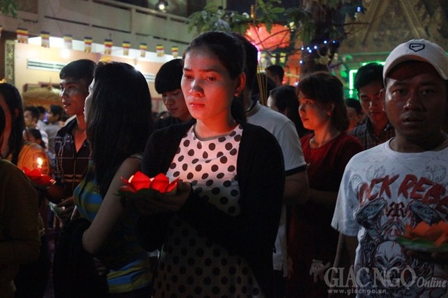 TP.HCM: Lễ hội Ok-om-bok tại chùa Chantarangsay ảnh 7 8ct.jpg
