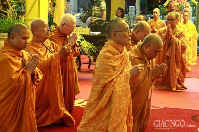 Trung ương Giáo hội viếng tang HT.Thích Thiện Bình ảnh 15 Khat si vieng.jpg
