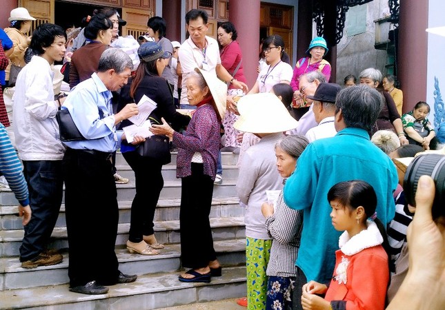 CLB Thiện Tâm & Phật tử chùa Từ Xuyên tặng quà ảnh 1 IMG20161126084431.jpg