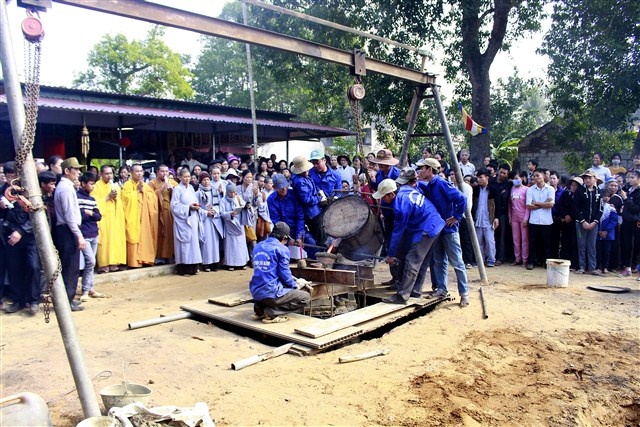 Rót đồng đúc đại hồng chung chùa Thiên Long ảnh 1 a ducchuong.jpg