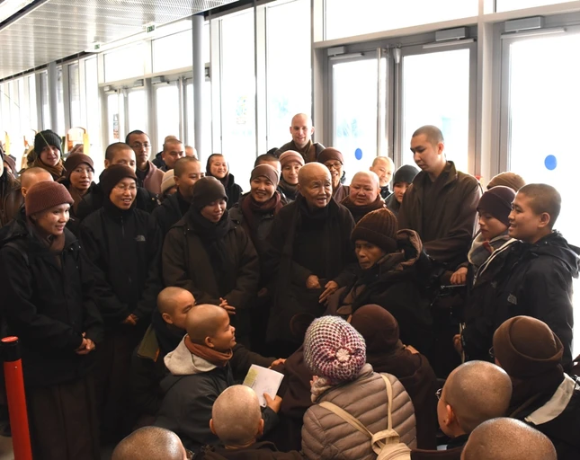 Tien Thay sang Thai. edited.jpg