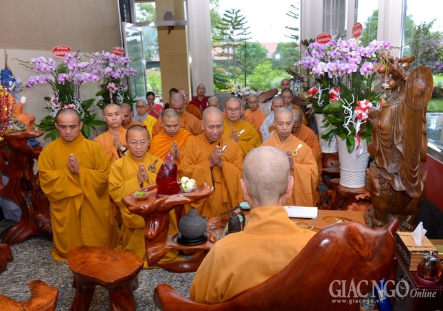 Thành ủy, BTS và các Ban, Viện khánh tuế HT.Thích Trí Quảng ảnh 8 BTN_0006.jpg