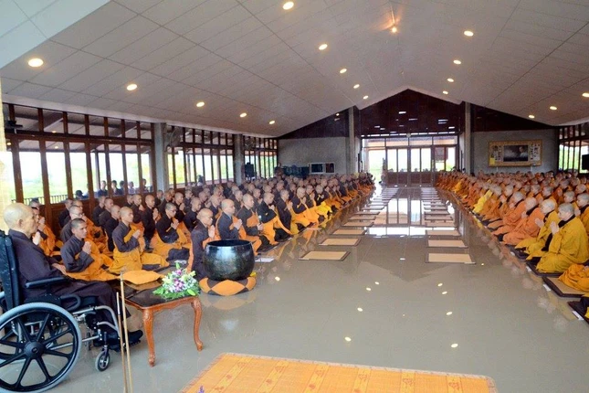 Chùm ảnh: Trang nghiêm lễ xuất gia tại Làng Mai ảnh 1 1lm.jpg