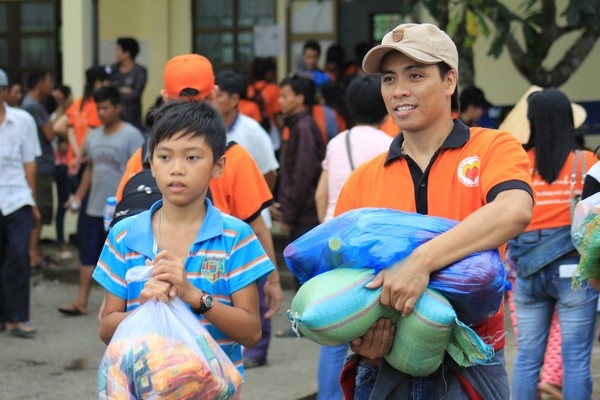 Khi việc làm đẹp thành... chuyện lạ ảnh 1 tangqua.jpg