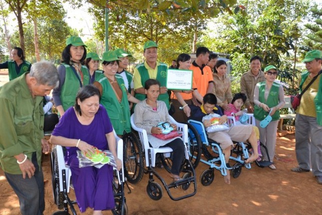 Các đơn vị Phật giáo tặng quà Tết, khám bệnh ảnh 2 Chanh Tam.jpg
