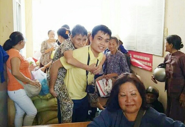 Như cõng ngoại mình... ảnh 1 anh Tan khoi.jpg