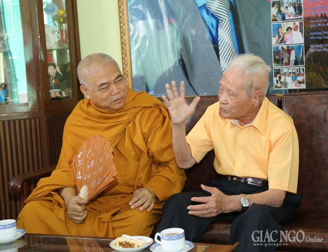 Thăm Cư sĩ Tống Hồ Cầm tròn 100 tuổi ảnh 1 GNO.jpg
