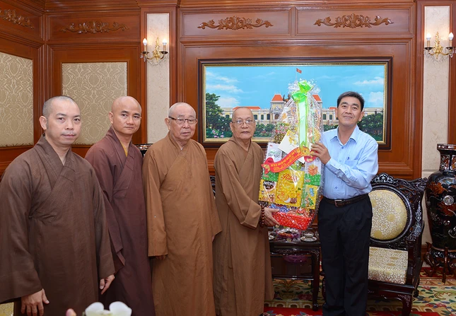 Chuc Tet- ngay 19-1-2017 (6).jpg