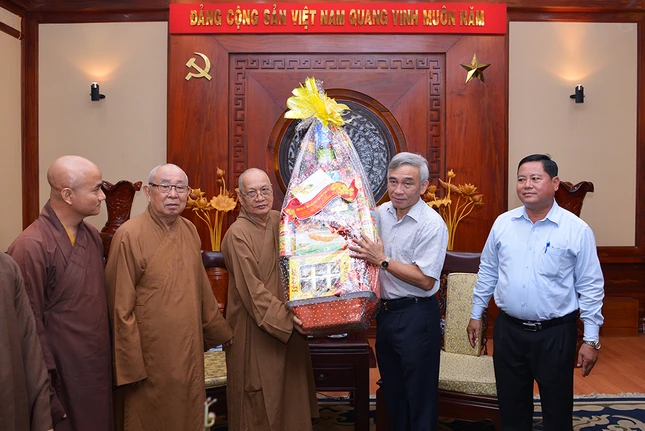 Chuc Tet- ngay 19-1-2017 (7).jpg