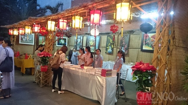 Ban Văn hóa Phật giáo TP.HCM tổ chức triển lãm ảnh 6 H_nh 2.jpg