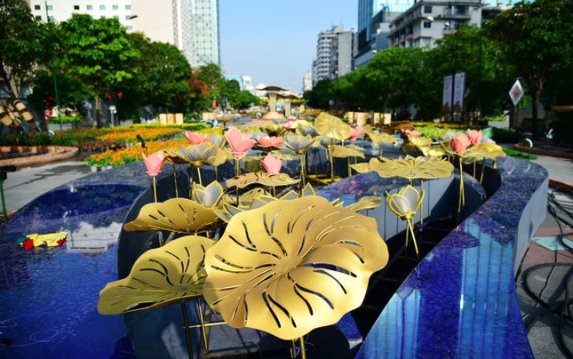 Ngắm đường hoa Nguyễn Huệ Tết Đinh Dậu 2017 trước khai mạc