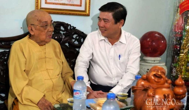 2-tham-hoa-thuong-thich-hien-tu-resize-1485256023_jpg.jpg