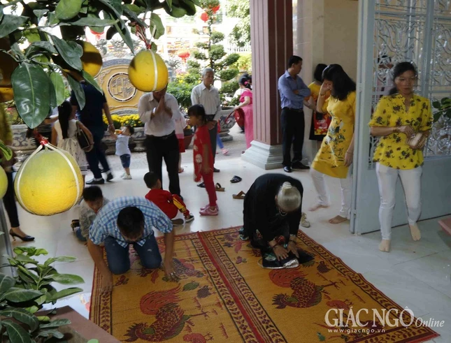 Chùm ảnh: Người Sài Gòn đi chùa ngày mùng 1 Tết ảnh 6 _MG_1692.JPG