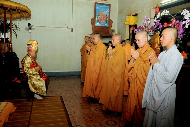 Kon Tum: Hoạt động tri ân, lễ Phật nhân Tết Đinh Dậu ảnh 1 1 Khanh tue Bon su.jpg