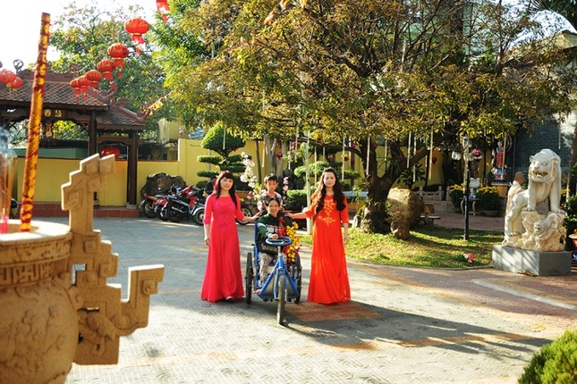 Kon Tum: Hoạt động tri ân, lễ Phật nhân Tết Đinh Dậu ảnh 4 8 Vieng chua.jpg