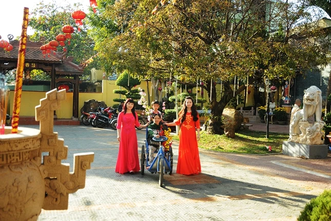 Kon Tum: Hoạt động tri ân, lễ Phật nhân Tết Đinh Dậu ảnh 4 8 Vieng chua.jpg