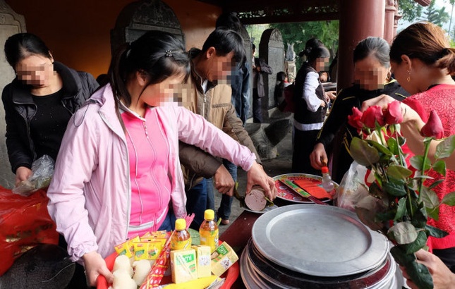 Để xóa hình ảnh xấu xí nơi cửa chùa&nbsp; 