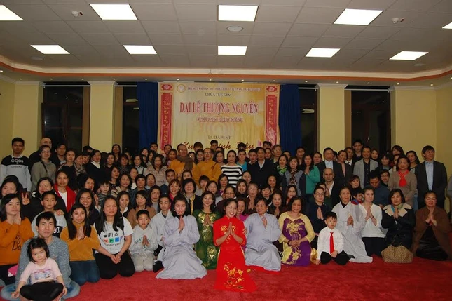 Phật tử VN tại Hungary cầu an đầu năm ảnh 2 a ht tb 2.jpg