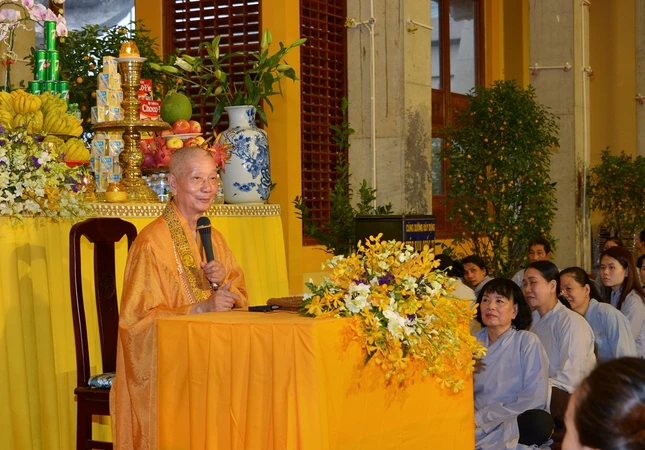 Hoa thuong thuyet giang tai VNQT (2).JPG