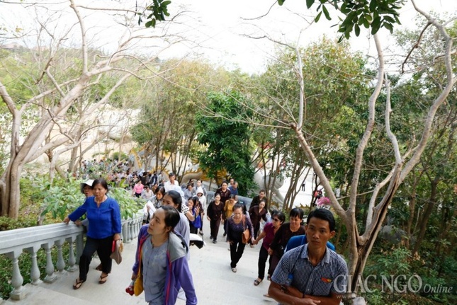 Chùm ảnh: Hành hương lễ Phật đầu năm ảnh 17 VG (42).jpg