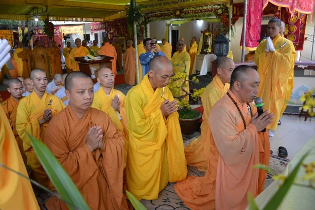 Cung tiễn kim quan HT.Thích Chơn Kim nhập tháp ảnh 1 Cung tiễn kim quan HT.Thích Chơn Kim nhập tháp ảnh 1