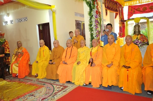 Cung tiễn kim quan HT.Thích Chơn Kim nhập tháp ảnh 8 Cung tiễn kim quan HT.Thích Chơn Kim nhập tháp ảnh 8