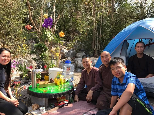 Những chuyển hóa từ một khóa tu ở Làng ảnh 1 thaytrobennhau.jpg