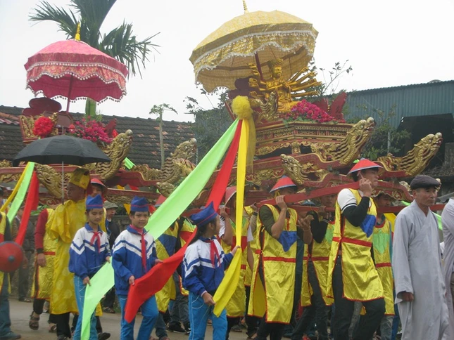 Hàng vạn người về dự lễ hội đền - chùa Gám ảnh 1 IMG_0241.JPG