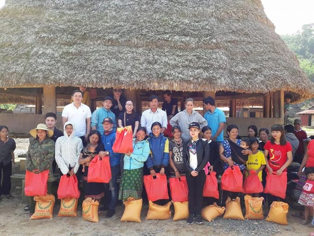 Quảng Nam: Trao 50 suất quà tại Tây Giang ảnh 1 vudung.jpg