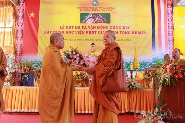 Đặt đá xây dựng Học viện Phật giáo Nam tông Khmer ảnh 12 18.jpg