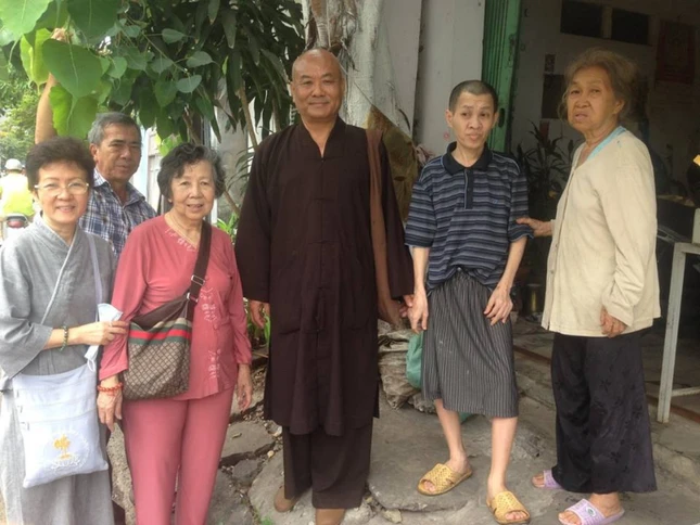 TT TRAO 27 TR GIUP GD BA NGUYEN THI BA TAI TINH BR - VT.jpg