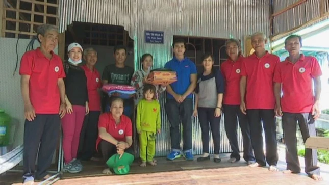 Trao tang nha tinh thuong.jpg